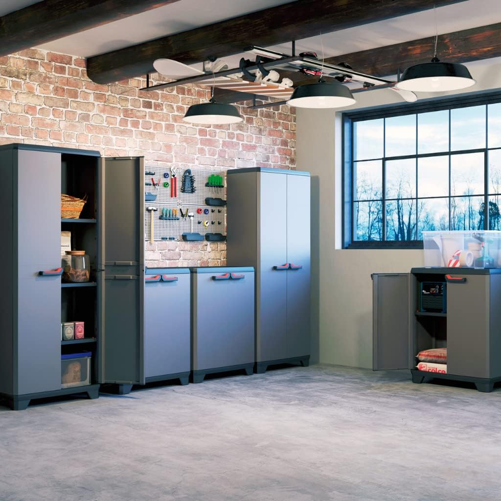 KETER Armoire Basse STILO - Armoire de Rangement Verouillable en Plastique - Étagère et Pieds Ajustables, Poignée Soft Touch - Cuisine, Garage, Atelier, Placard - 68 x 39 x 90 cm - Gris/Noir/Rouge – Image 4