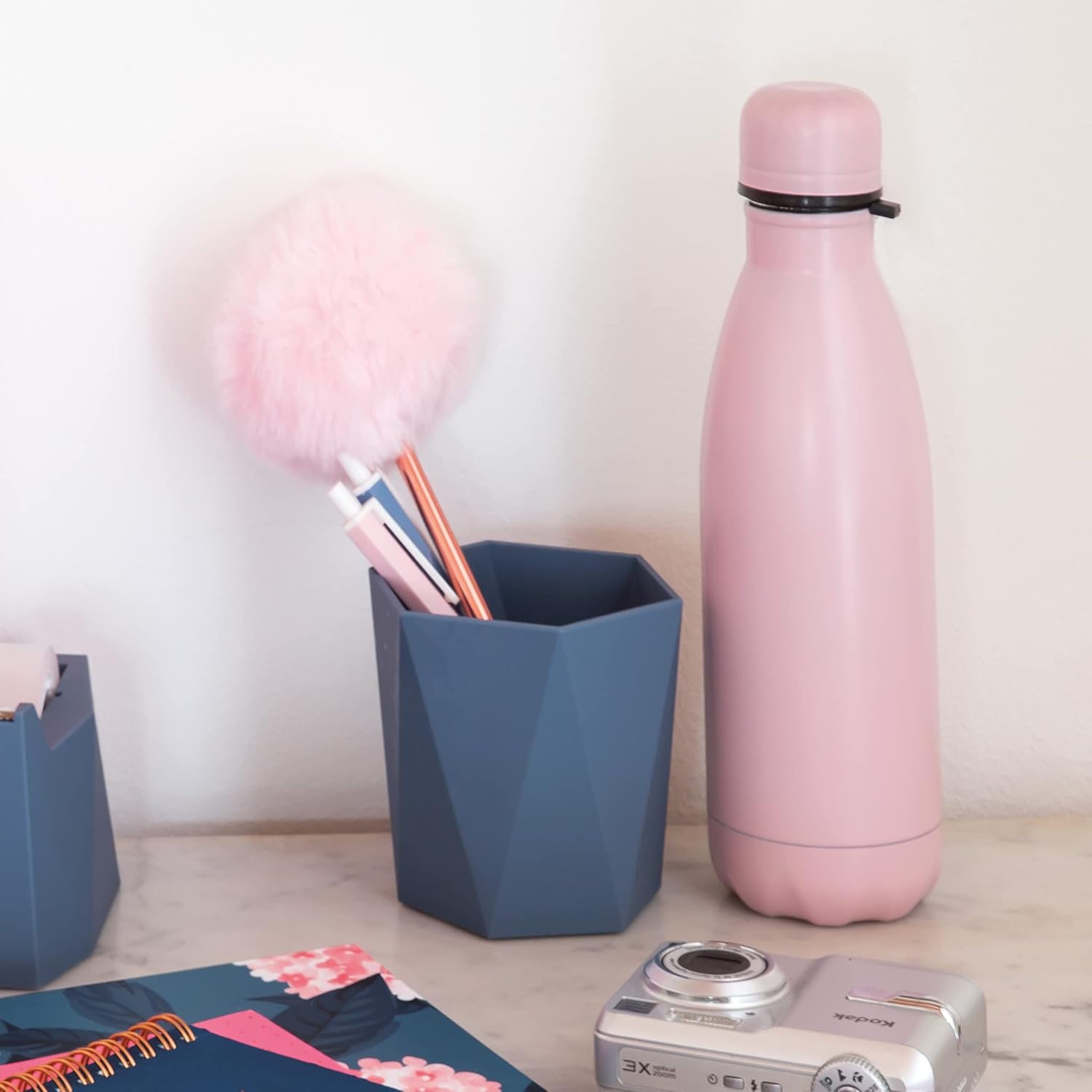 Miquelrius - Pot à crayons de bureau, organiseur avec finition douce au toucher, structure solide, parfait pour le bureau, la maison ou l'école, rangement pour fournitures, bleu – Image 5