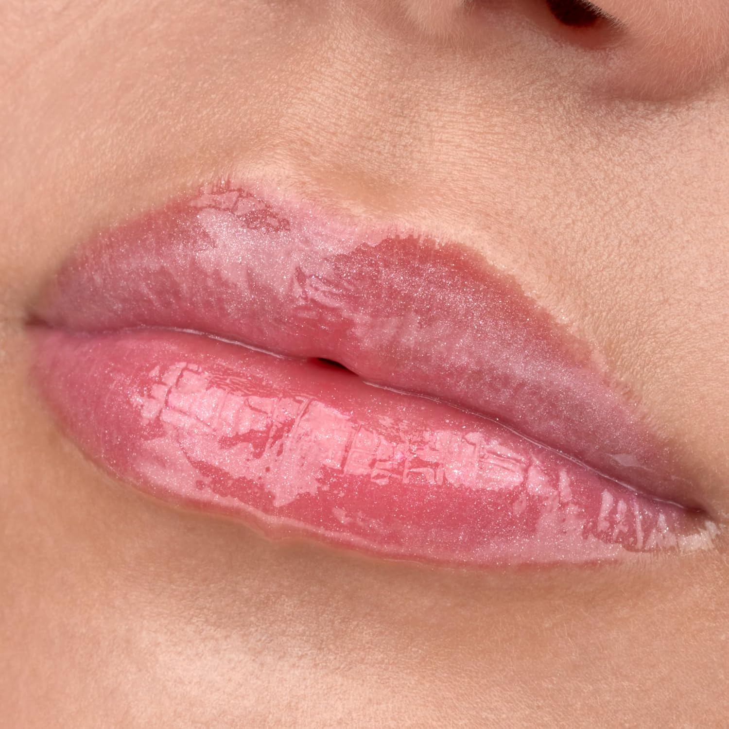 Essence – Qu'est-ce que le faux ! Gloss à lèvres repulpant - 01 Oh My Plump! – Image 6