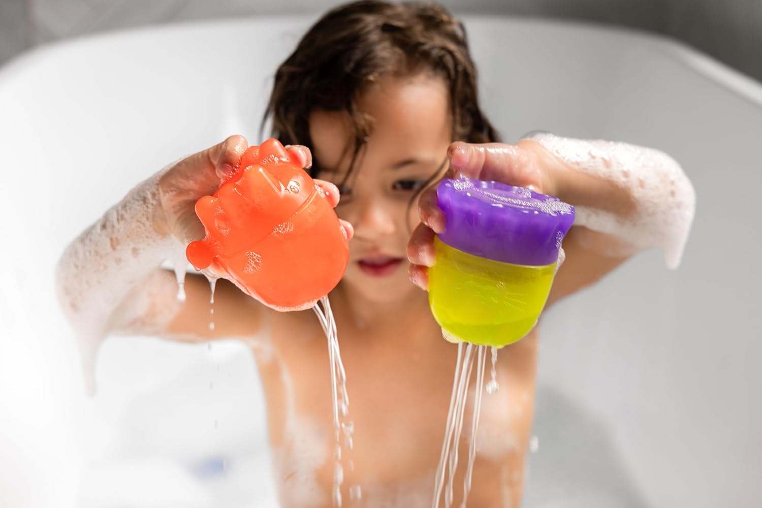 Ubbi Lot de 4 jouets de bain translucides interchangeables pour bébé et tout-petit, jouets de baignoire colorés à mélanger et assortir pour bébé – Image 4