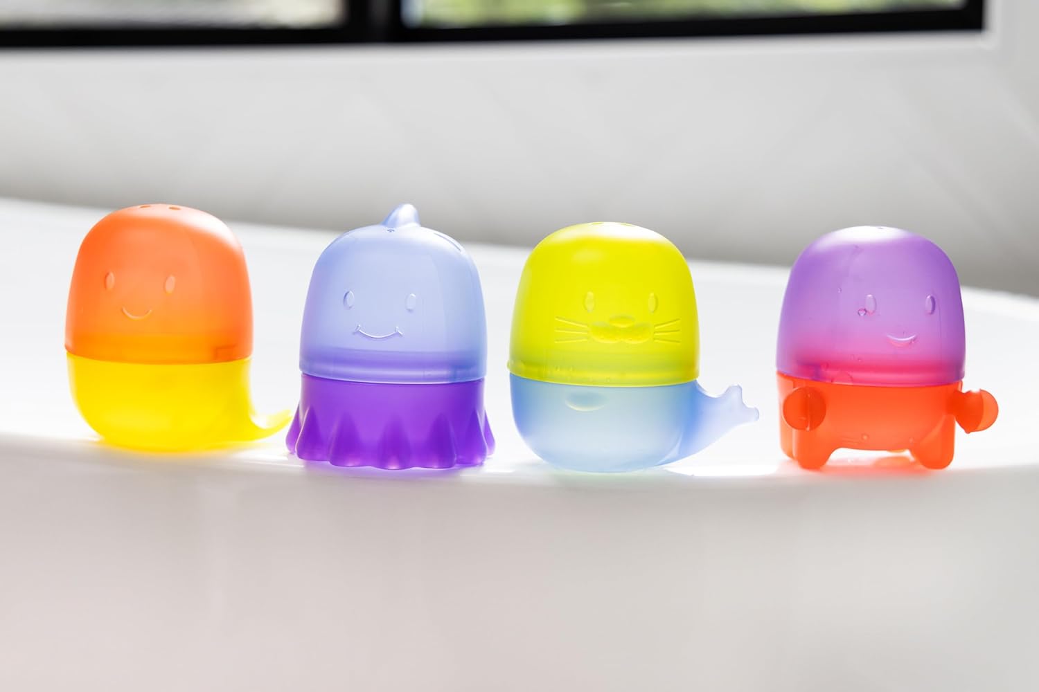 Ubbi Lot de 4 jouets de bain translucides interchangeables pour bébé et tout-petit, jouets de baignoire colorés à mélanger et assortir pour bébé – Image 8