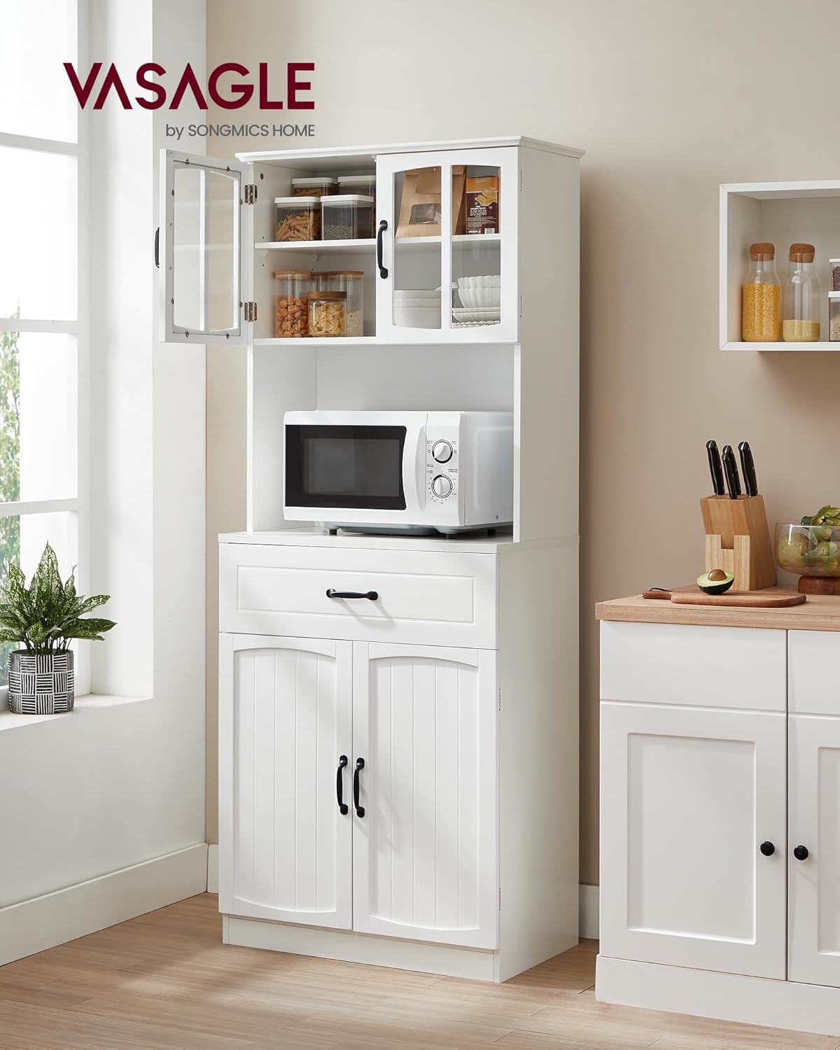 VASAGLE LSC361W21 Buffet haut de cuisine, meuble de rangement, garde-manger, placard, avec portes en verre et étagères réglables, passe-câble pour micro-ondes, style moderne, blanc LSC361W21 – Image 4