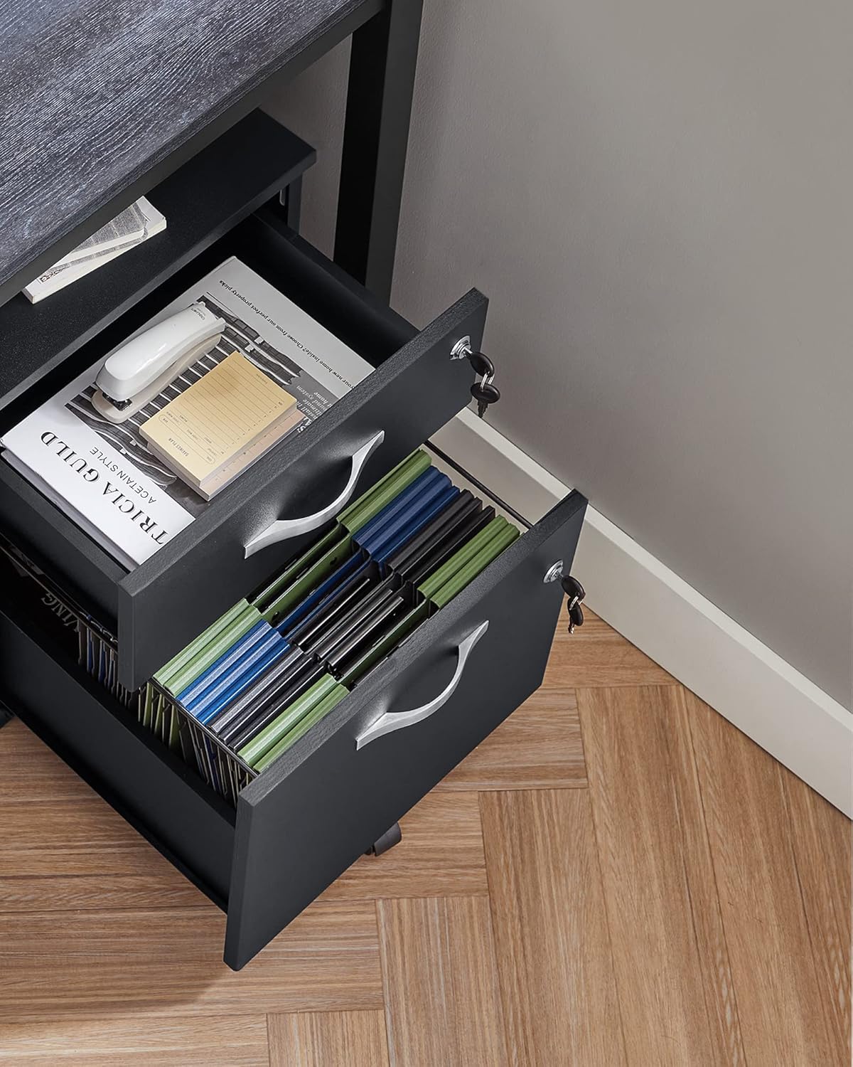 VASAGLE Armoire de bureau à roulettes verrouillable avec 2 tiroirs, 5 roulettes, barre de suspension réglable, pour dossiers suspendus format A4, noir encre LCD22BV1 – Image 7