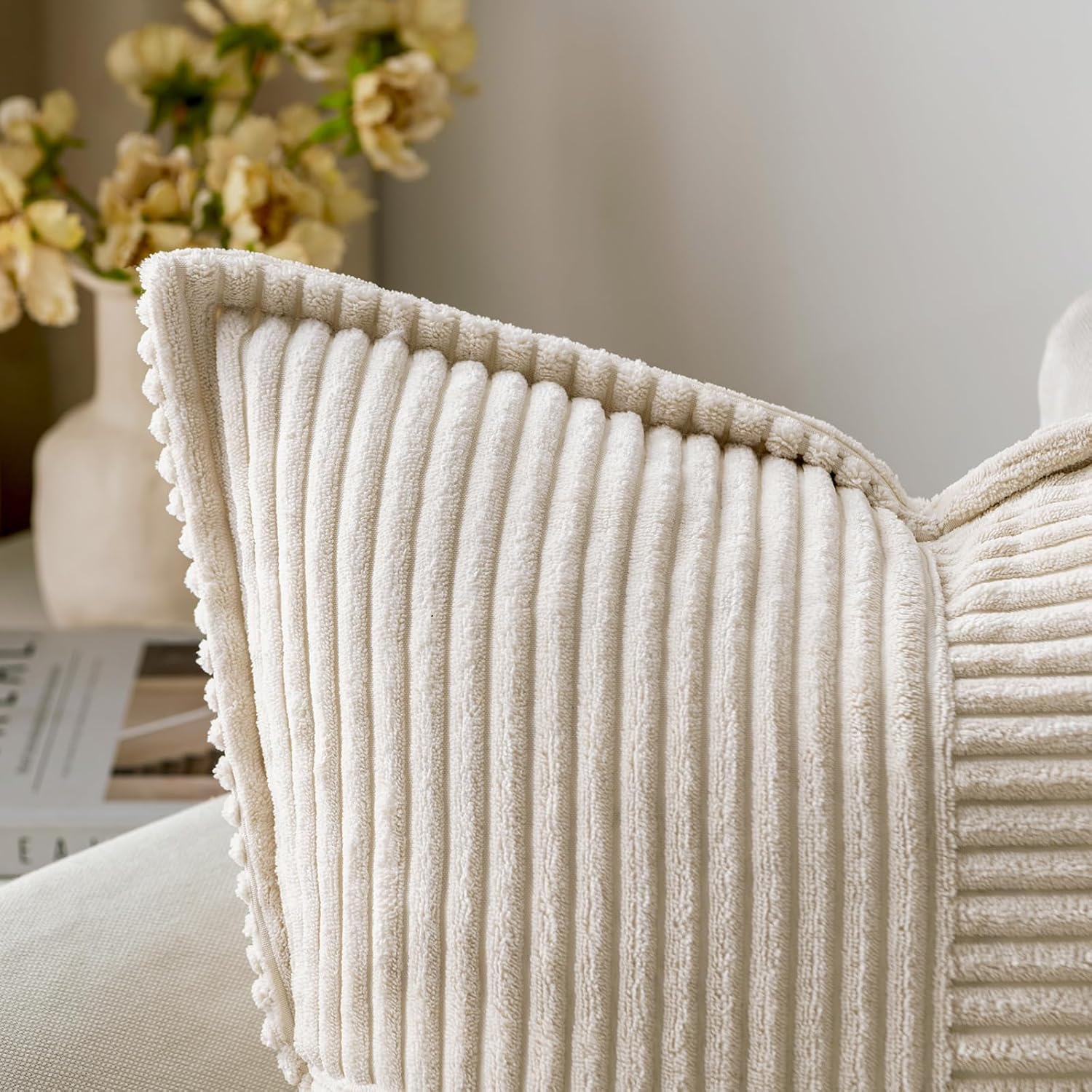 MIULEE Lot de 2 housses de coussin en velours côtelé, carrées, décoratives, douces, pour la décoration de la maison, du canapé, de la chambre à coucher, crème, 40 x 40 cm – Image 8