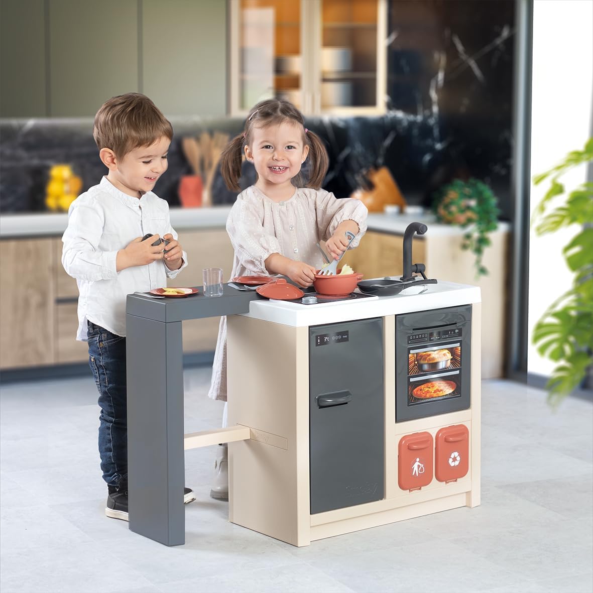 Smoby - Cuisine Ilot - Design Moderne - Surface de jeu 360° - Fonctions Traditionnelles - 23 Accessoires - Matière Recyclée - Dès 3 Ans - Fabriqué en France – Image 5