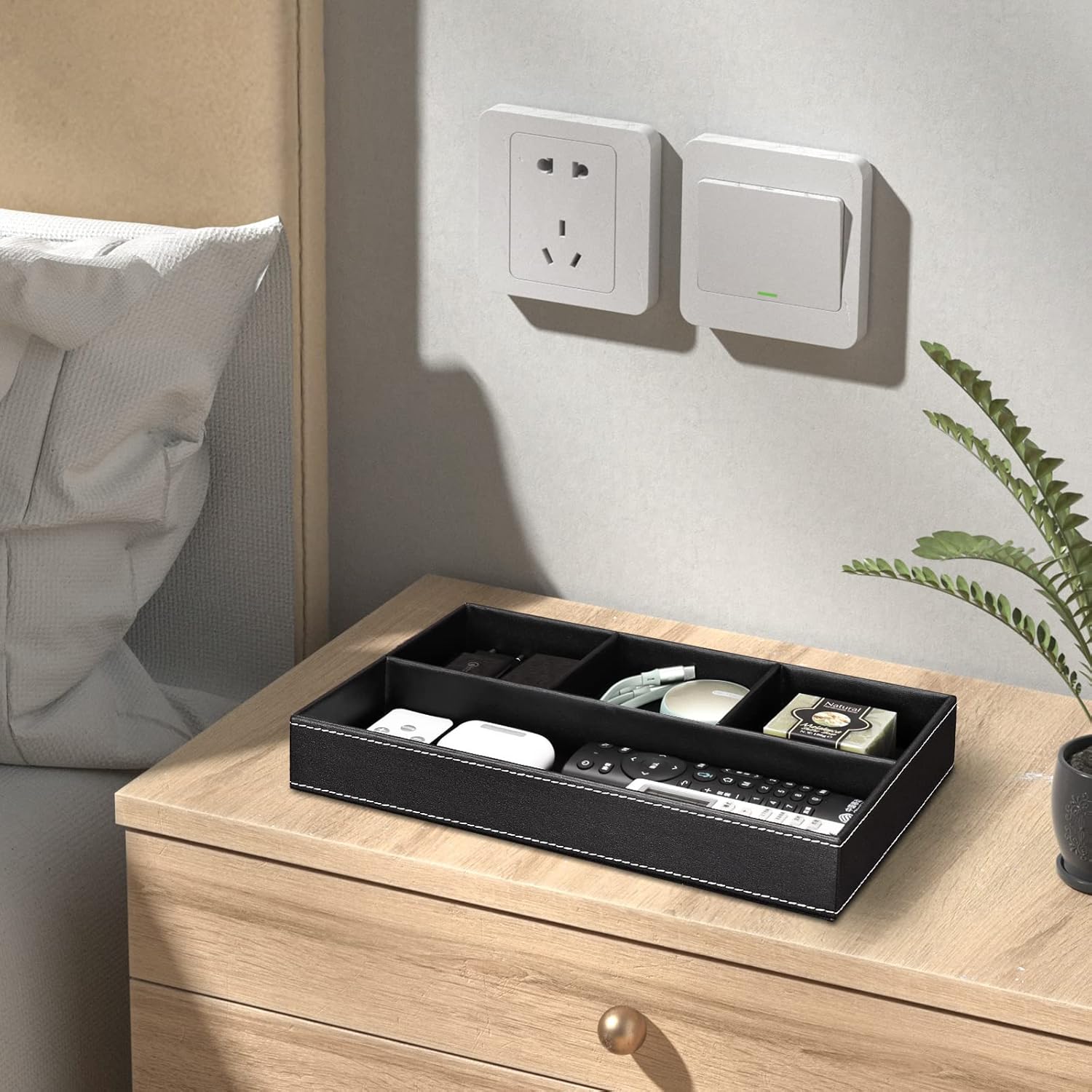GORESE Plateau Vide Poche en Cuir, Organisateur de Tiroir Chevet et Bureau à 4 Compartiments, Boîte de Rangement Clés, Portefeuille, Téléphone, Montres, Bijoux, Argent, Boutons de Manchette (Noir) – Image 8